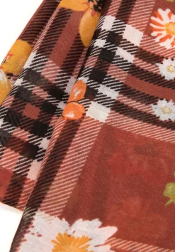 Cienki szal damski w kwiaty i kratę brązowo - pomarańczowy><noscript><img width=