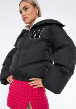 Damska kurtka oversize z kołnierzem podszytym sztucznym barankiem czarna>WITTCHEN Fashion