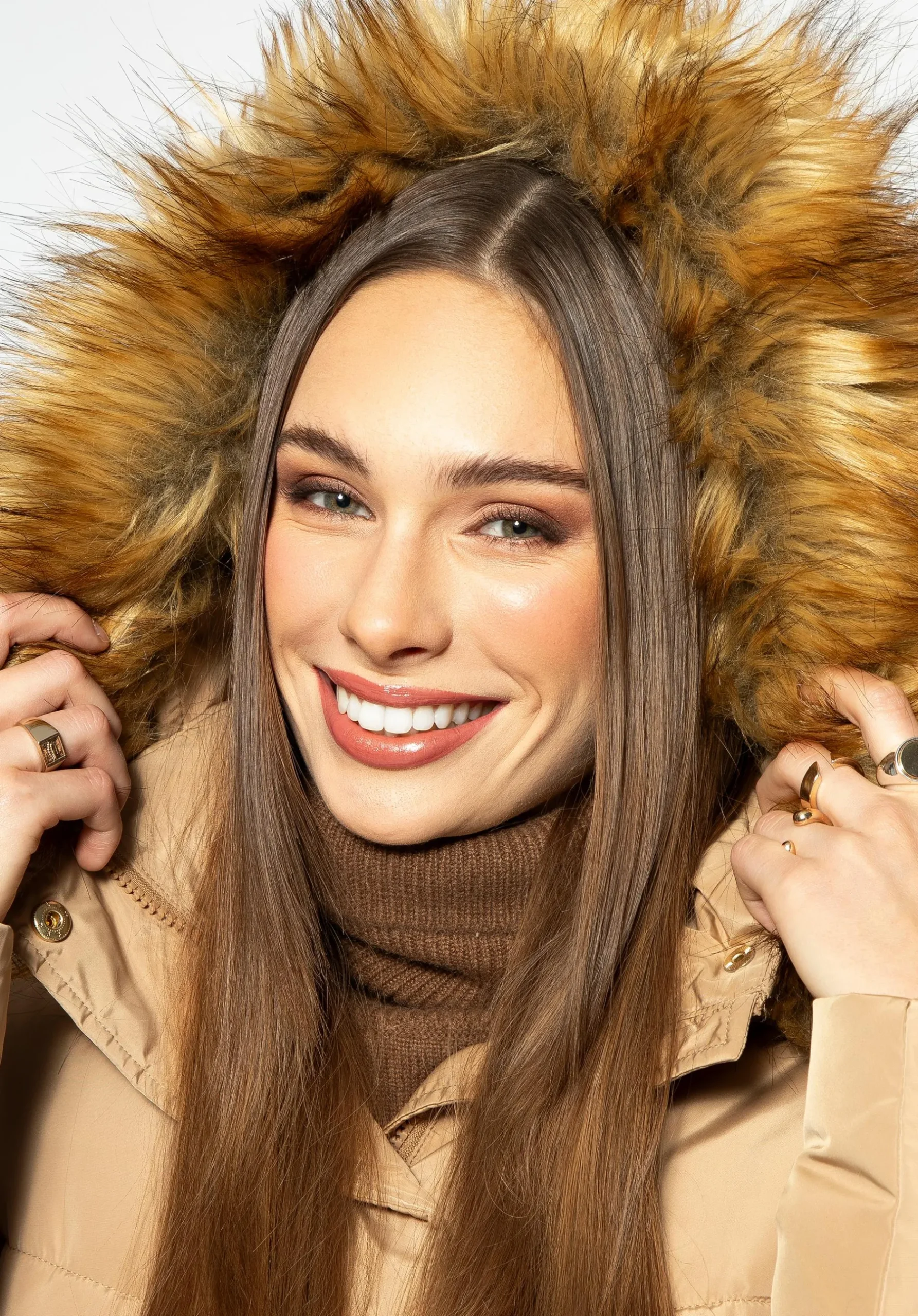 Damska kurtka puchowa pikowana z kapturem złota>WITTCHEN Fashion