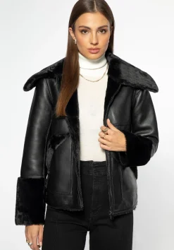Damska kurtka z ekoskóry podszyta sztucznym futerkiem czarna>WITTCHEN Fashion