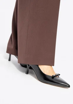 Damskie czółenka ze skóry lakierowanej z noskiem w szpic czarne>WITTCHEN Fashion