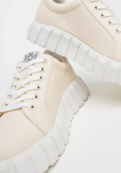 Damskie sneakersy na platformie jasny beż><noscript><img data-lazyloaded=