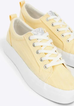 Damskie sneakersy na platformie żółte><noscript><img data-lazyloaded=
