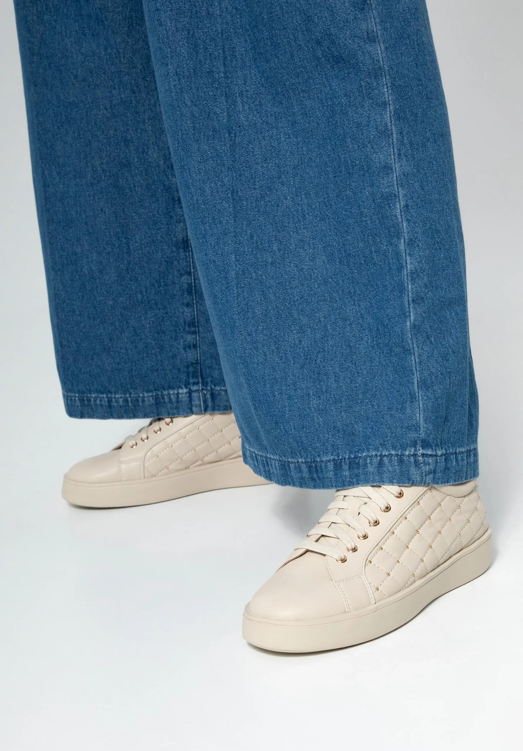 Damskie sneakersy skórzane z pikowaną cholewką kremowe>WITTCHEN Clearance
