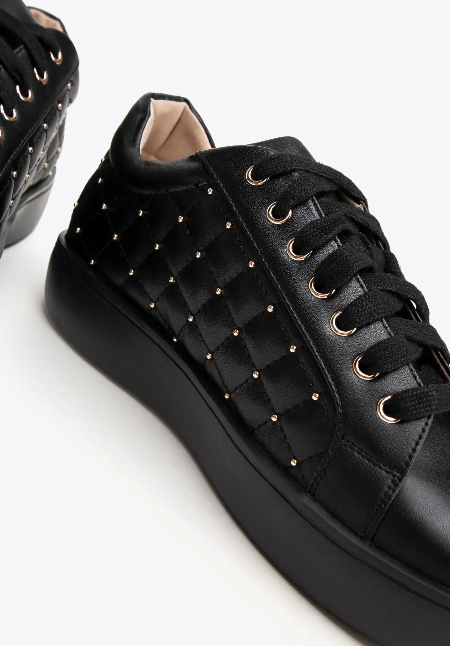 Damskie sneakersy skórzane z pikowaną cholewką czarne>WITTCHEN Clearance