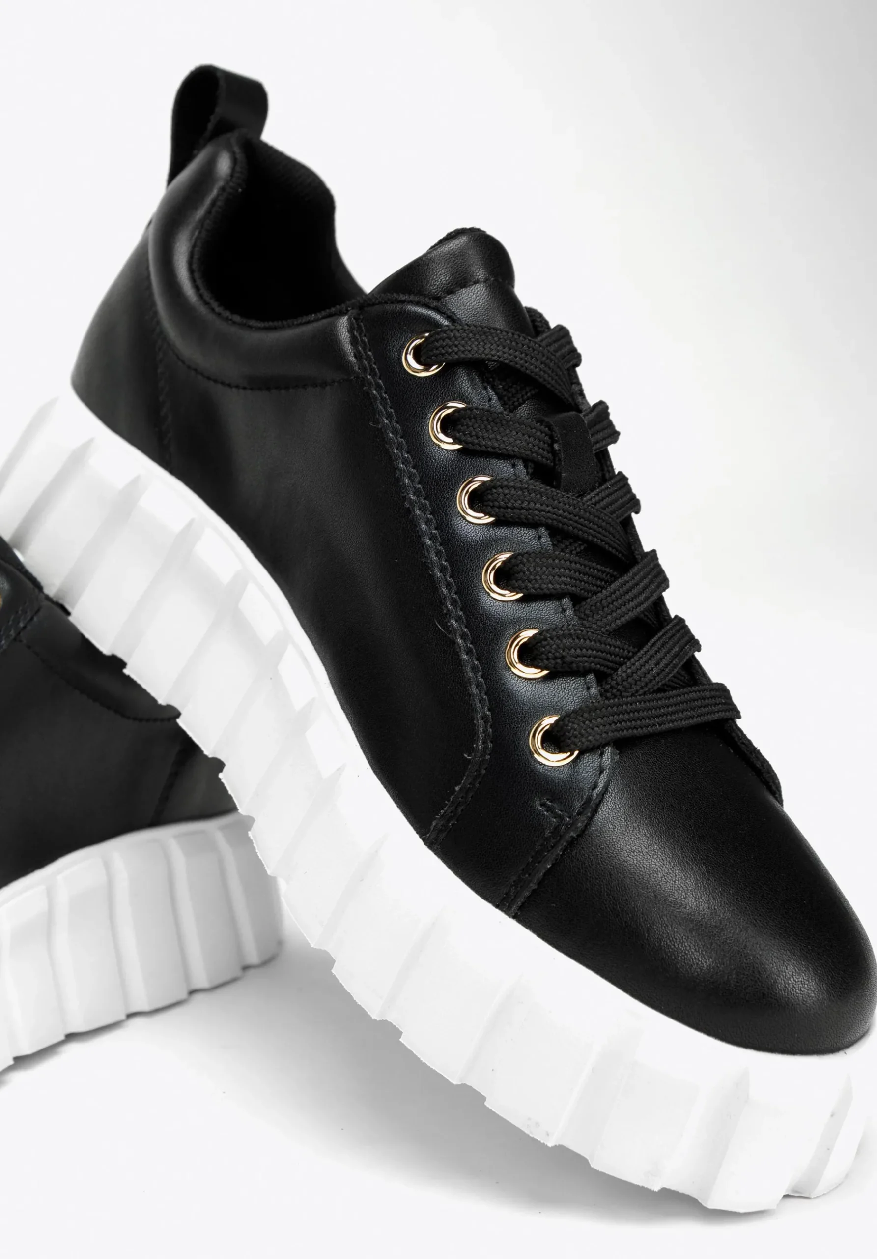 Damskie sneakersy skórzane na grubej platformie czarne>WITTCHEN Clearance