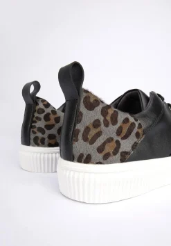 Damskie sneakersy skórzane z wzorem w cętki czarne><noscript><img data-lazyloaded=