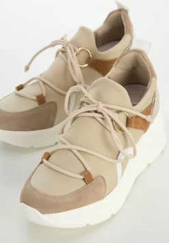 Damskie sneakersy z elastycznej tkaniny na koturnie beżowo-białe><noscript><img data-lazyloaded=
