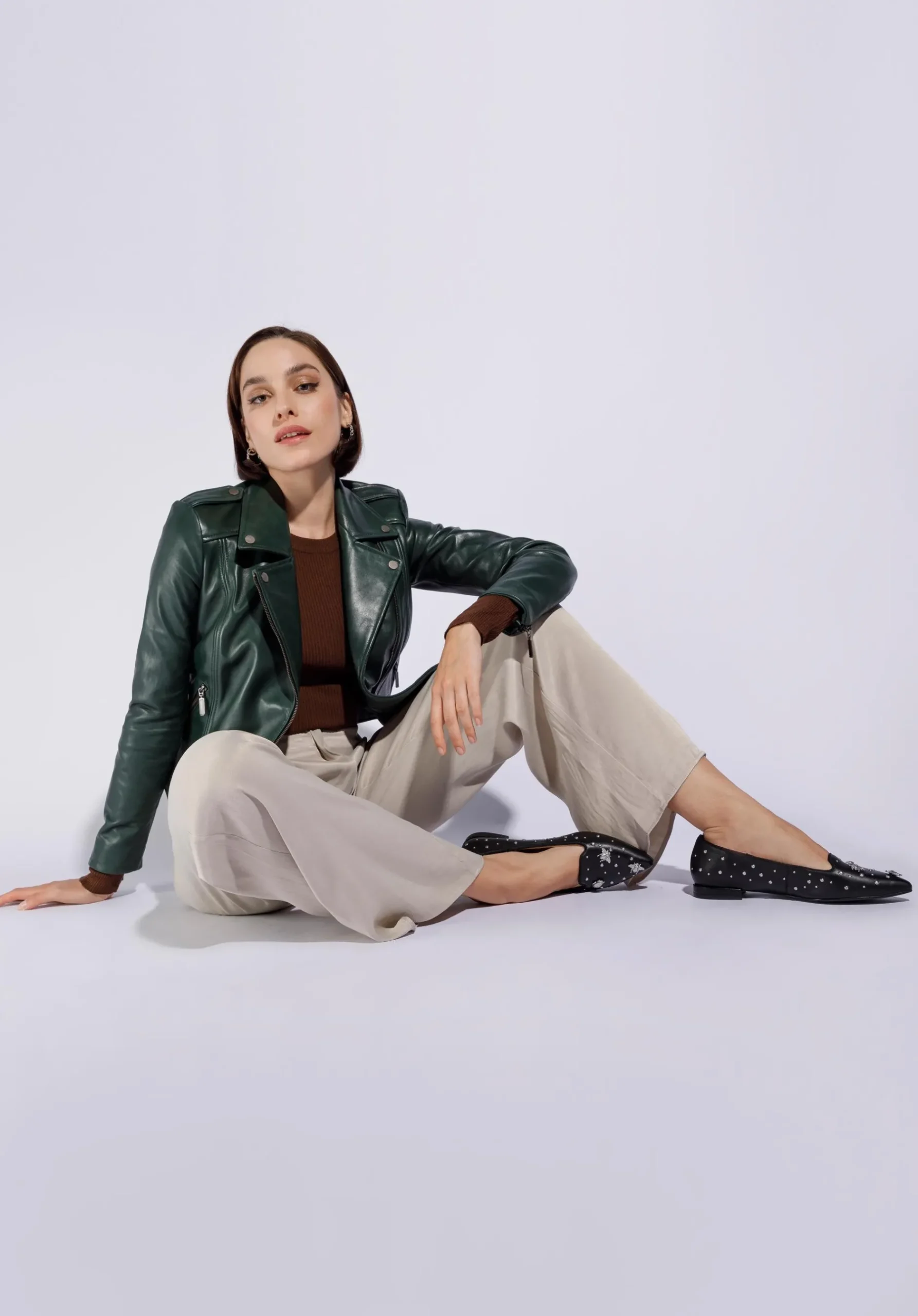 Lordsy skórzane z ćwiekami w kształcie owadów czarno-srebrne>WITTCHEN Discount