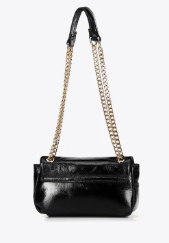 Minitorebka crossbody z połyskującej ekoskóry czarna><noscript><img data-lazyloaded=