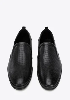 Męskie półbuty z perforowanej skóry z gumkami czarne>WITTCHEN Fashion