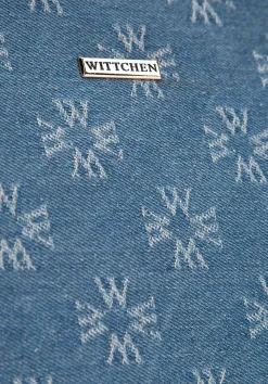 Torebka kuferek dżinsowa w monogram niebieska><noscript><img width=
