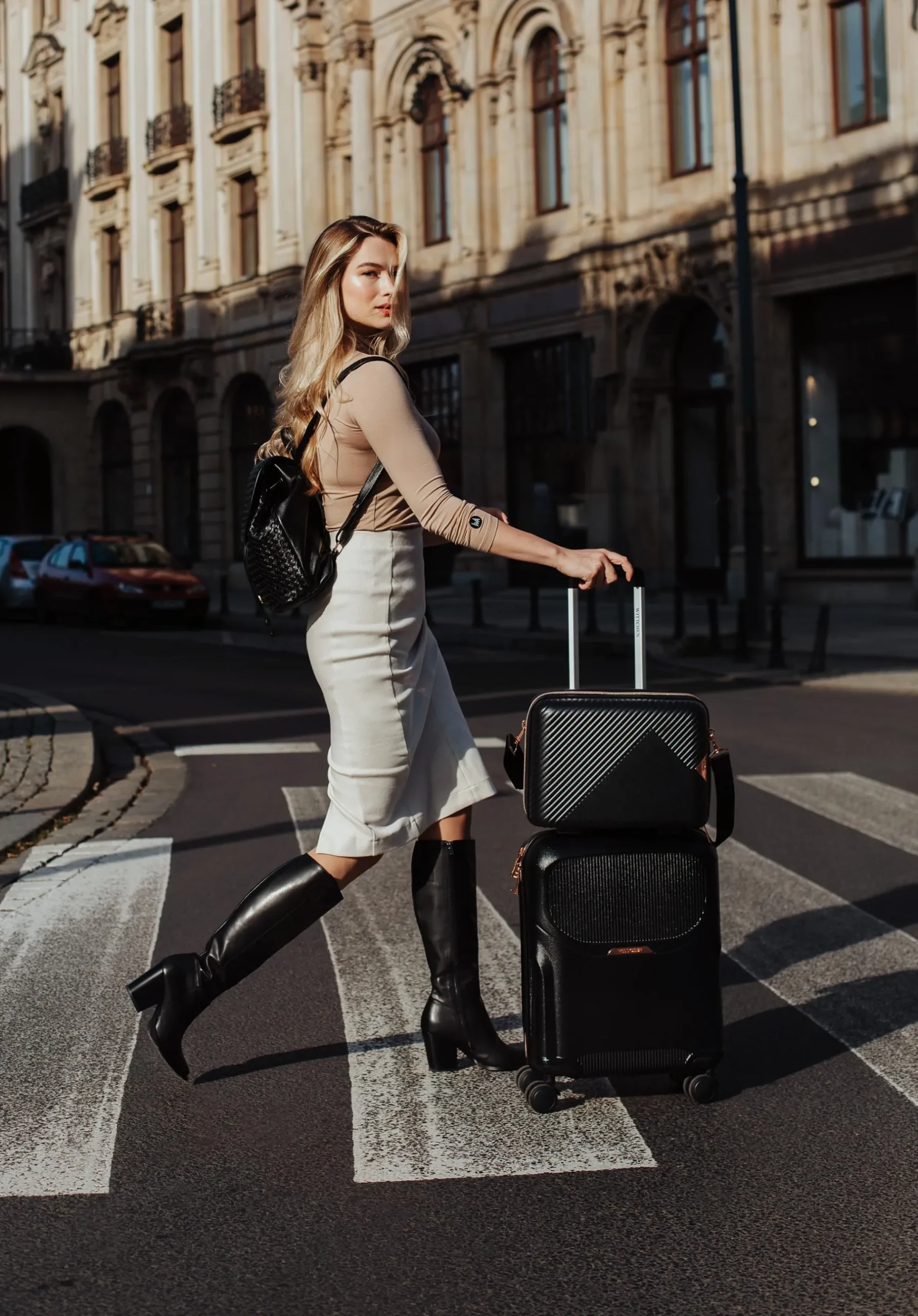 Walizka kabinowa z polikarbonu z suwakiem w kolorze różowego złota czarna>WITTCHEN Fashion